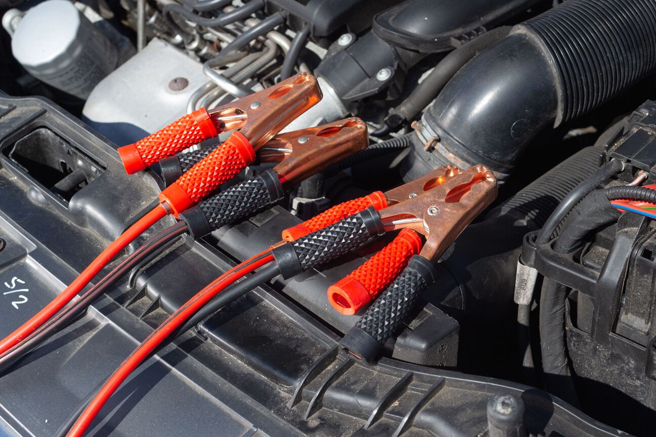 Portable 12V car battery jump starter