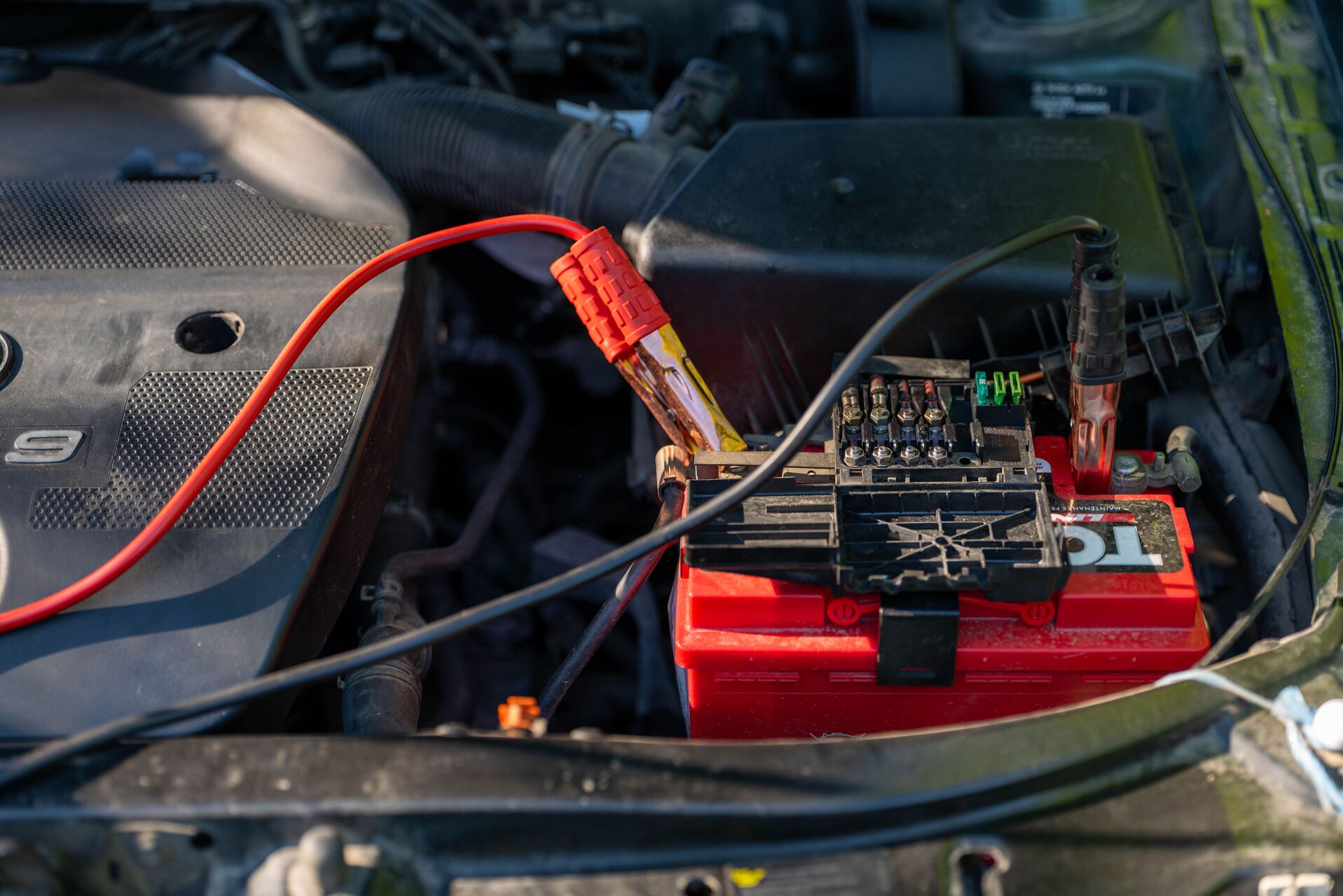 Portable automotive jump starter